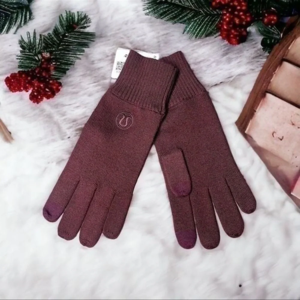 Lululemon Warm Revelation Merino Wool Tech Gloves Cassis NWT